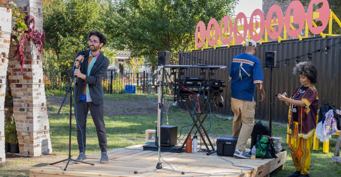 Illinois architecture professor and festival cofounder Joseph Altshuler gives opening remarks at the Chicago Sukkah Design Festival. Photo by Robert Granoff for the Chicago Sukkah Design Festival.