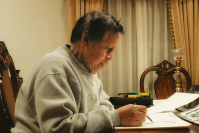 Zaree Ascan's grandfather, Leo, is seen her sketching in his sketchbook.