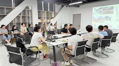 Windy Zhao presents work from ARCH 572, ARTD 499, RST 199/594 Placemaking and Rural Tourism in China to village leaders in Caoxia, Jiangxi, China.