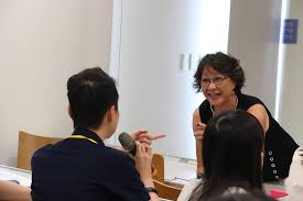 Cheelan Bo-Linn presents workshop on innovative teaching techniques.