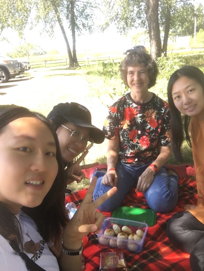 Monika Mendoza has a picnic with her kids