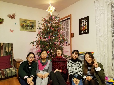 Monika Mendoza and her kids posing in front of a Christmas tree